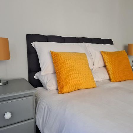 Whole House - 4 Bedrooms - Parking - Sleeps 8 Birmingham Buitenkant foto