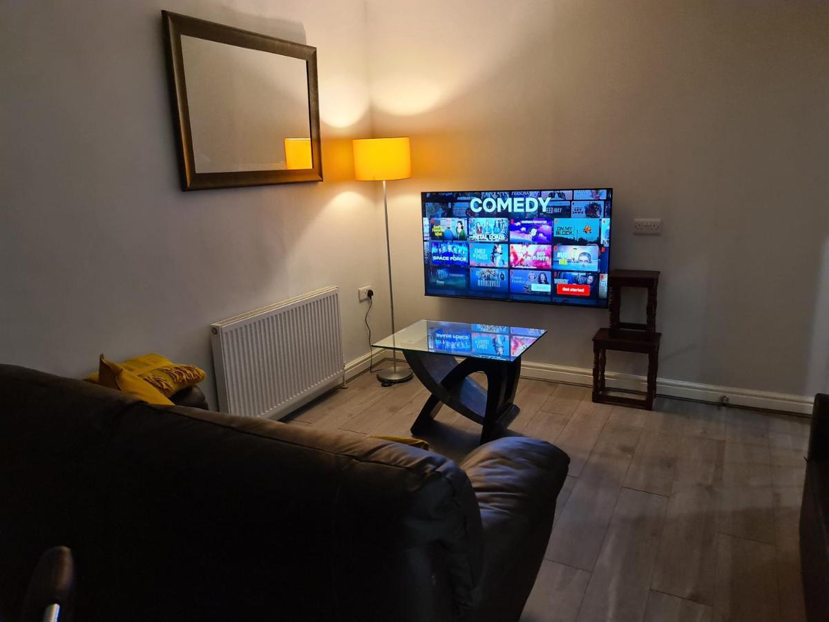Whole House - 4 Bedrooms - Parking - Sleeps 8 Birmingham Buitenkant foto