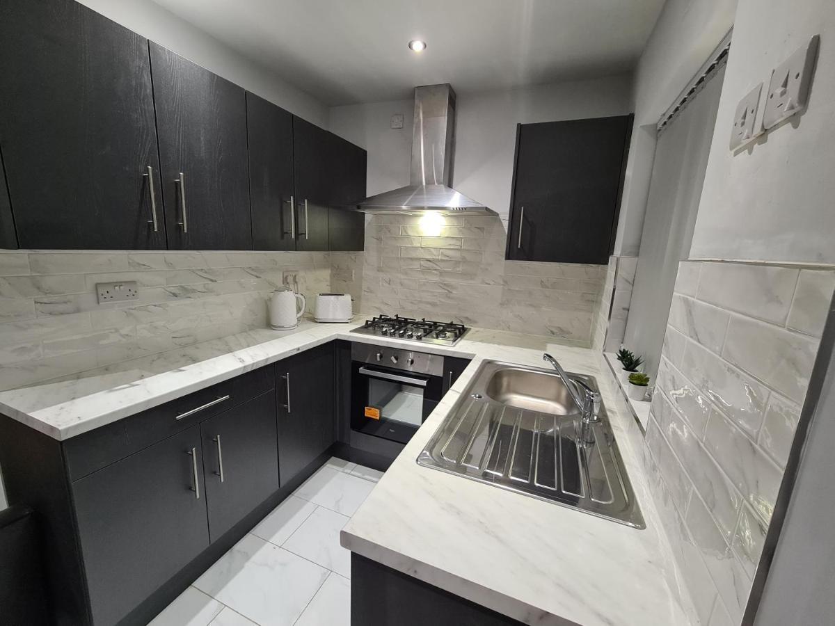 Whole House - 4 Bedrooms - Parking - Sleeps 8 Birmingham Buitenkant foto