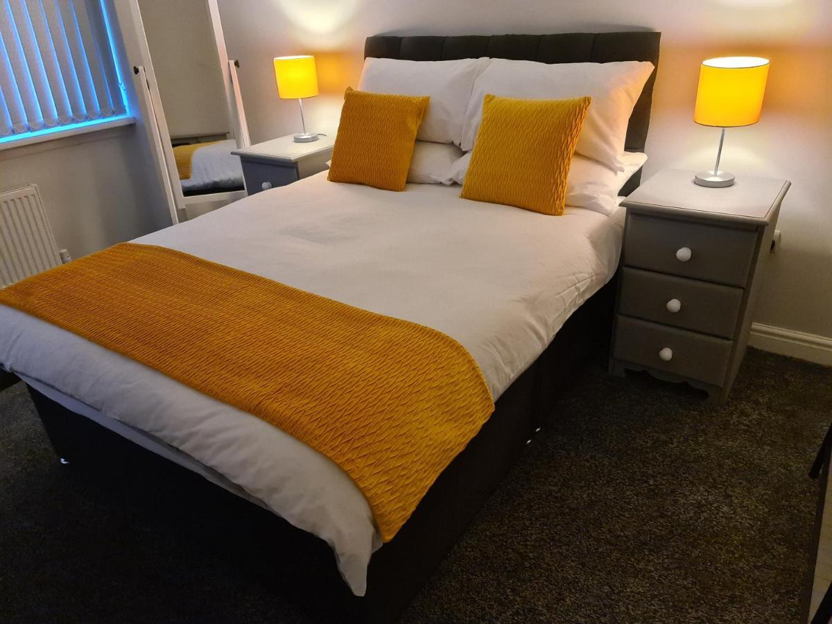 Whole House - 4 Bedrooms - Parking - Sleeps 8 Birmingham Buitenkant foto
