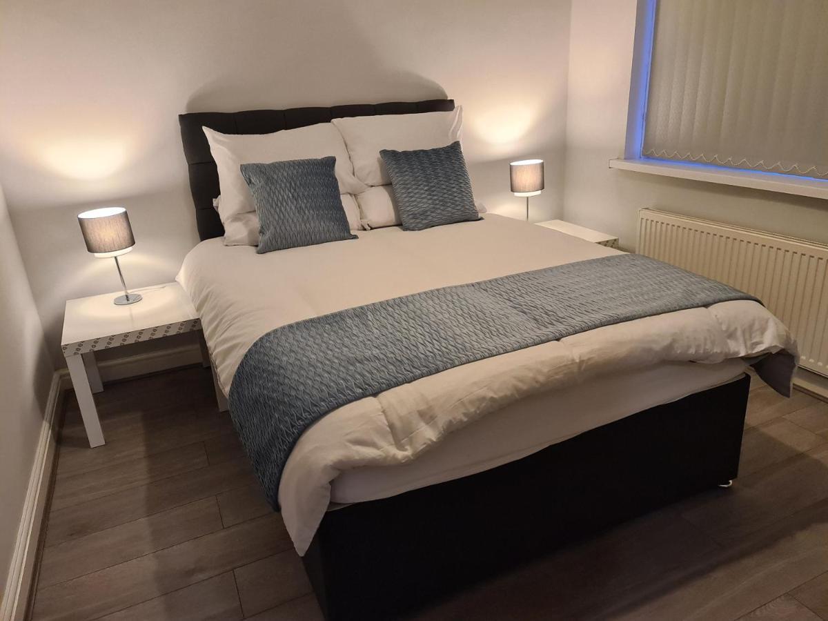 Whole House - 4 Bedrooms - Parking - Sleeps 8 Birmingham Buitenkant foto