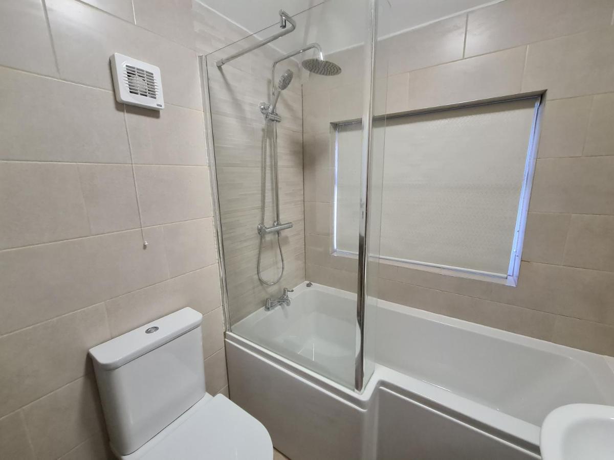 Whole House - 4 Bedrooms - Parking - Sleeps 8 Birmingham Buitenkant foto